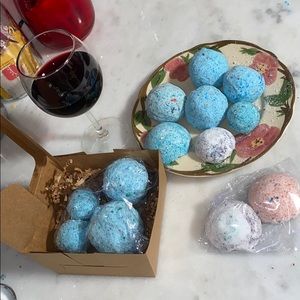 HOMEMADE BATH BOMBS